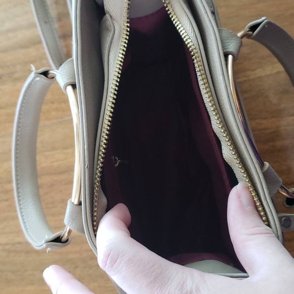 NWOT Crossbody purse with attachable strap - Picture 4 of 9